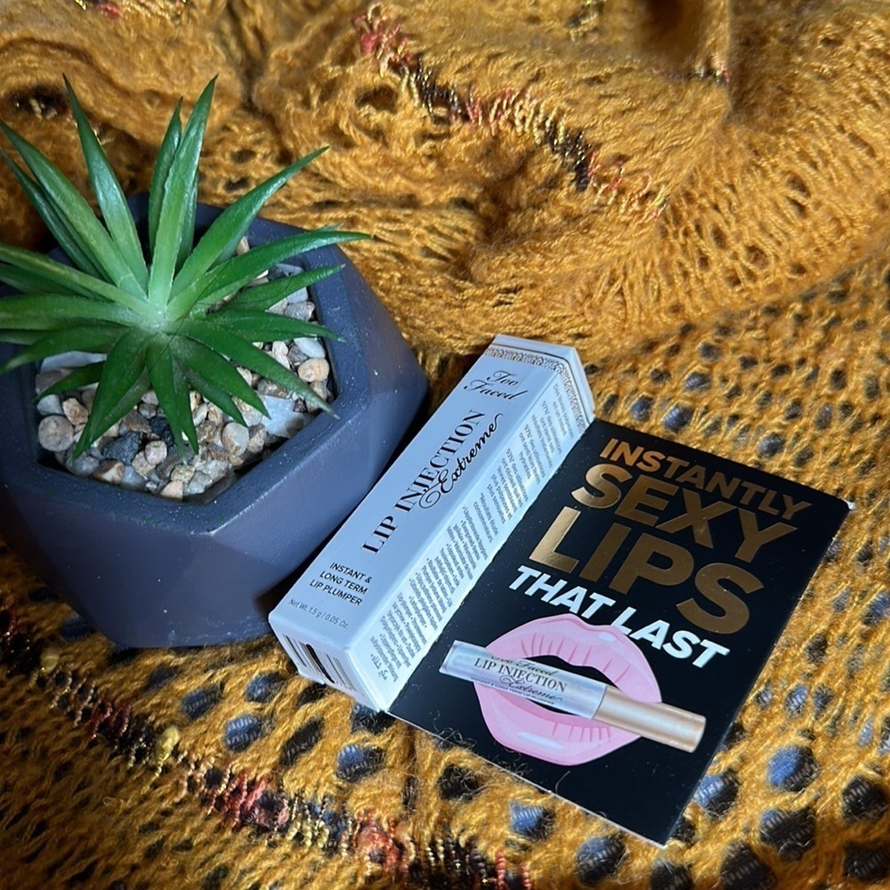 New in box Lip Injection Extreme Hydrating Lip Plumper - Picture 5 of 5